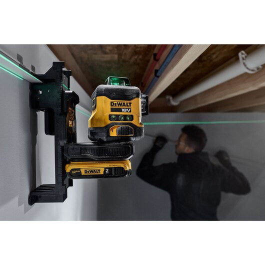 Green 3-line 360° self-leveling laser level with 18V Li-Ion 2Ah battery Dewalt DCLE34031D1