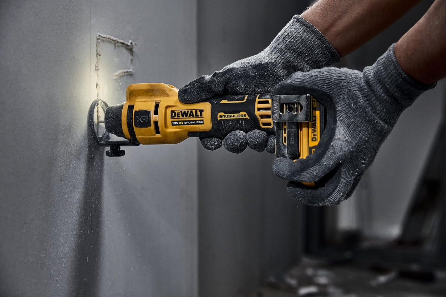 Dewalt DCE555N-XJ 18V XR plaster cutting saw