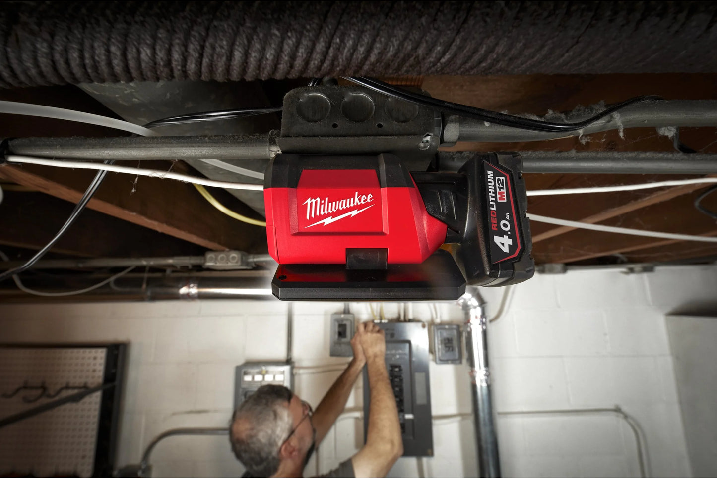 Luz de área pivotante Milwaukee M12 PAL-0