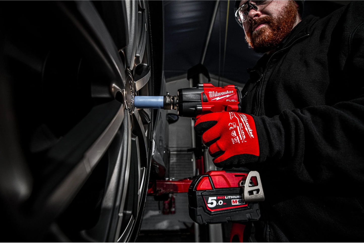 M18 FUEL 1/2" Medium Torque Impact Wrench With Milwaukee M18 Friction Ring FMTIW2F12-502X